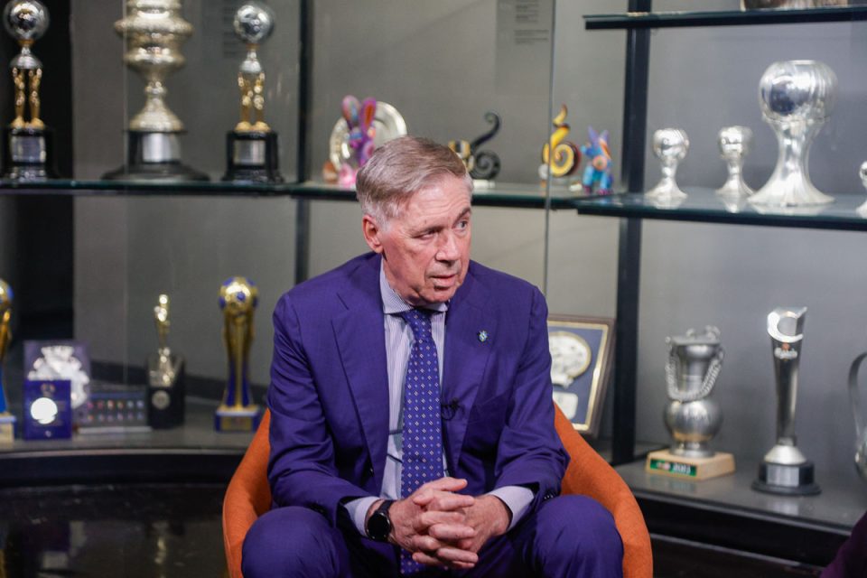 Rio de Janeiro, RJ, 16/03/2026 - Entrevista da repórter Patricia Lopes ao técnico Carlo Lancelotti. Foto: Rudy Trindade