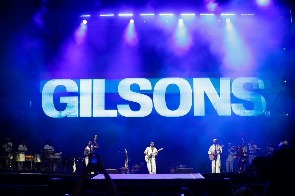 RIO DE JANEIRO, RJ, 12.09.2026-ROCK IN RIO-GILSONS: Show do Gilsons no palco Sunset no sexto dia do Rock In Rio no Parque Olímpico neste sábado (11/09). (Foto: Rudy Trindade/Themapress/Folhapress)