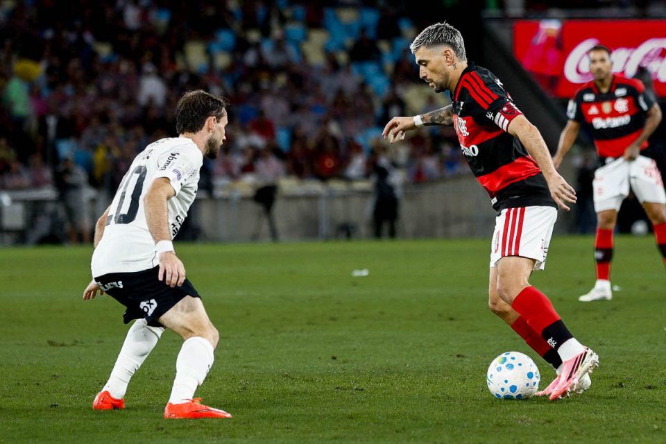 RIO DE JANEIRO, RJ, 13.09.2026- FLAMENGO-CORINTHIANS: Arrascaeta durante a partida entre Flamengo e Corinthians válida pela 27a rodada do Campeonato Brasileiro 2026, realizada no estádio do Maracanã, neste domingo (13/09).(Foto: Rudy Trindade/Themapress/Folhapress)